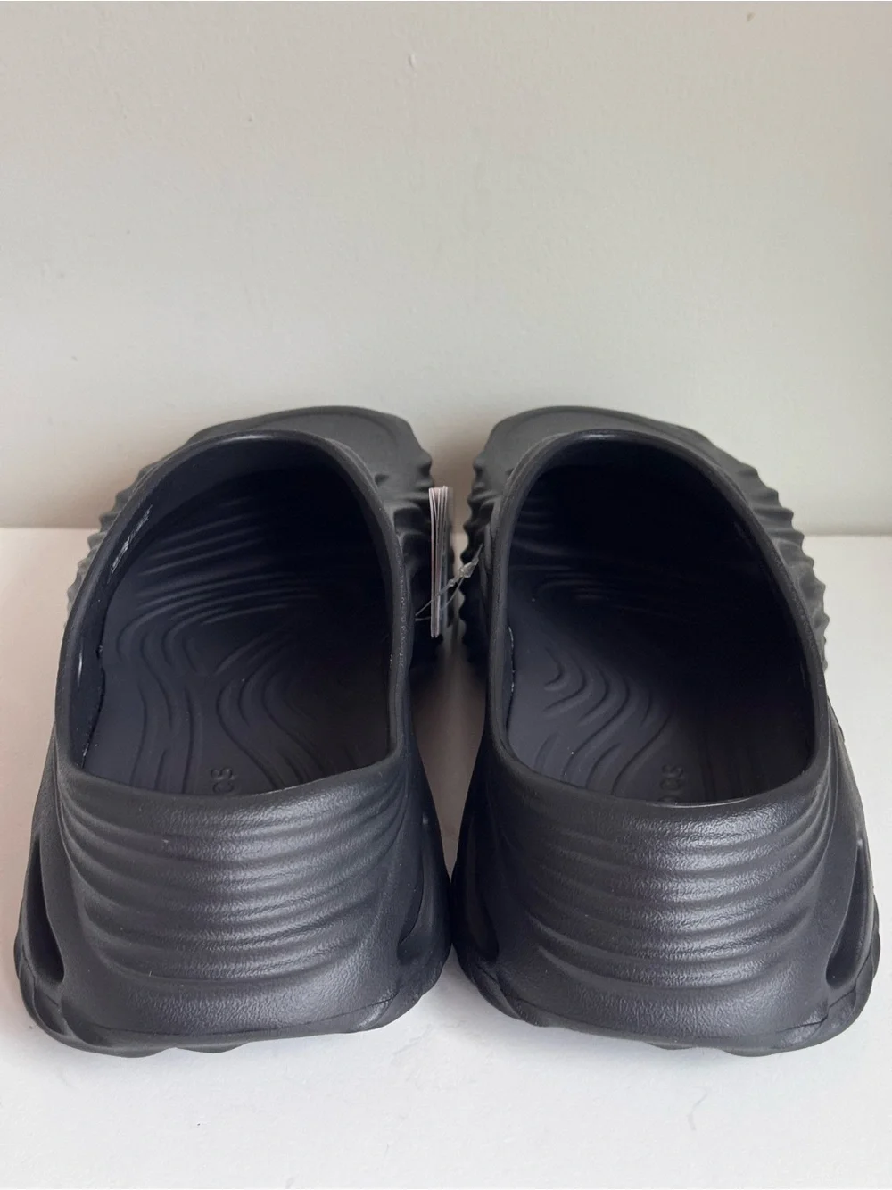 Crocs Echo Wave Slip On Black Shoes Unisex Men’s 9 Women’s 11 NWT